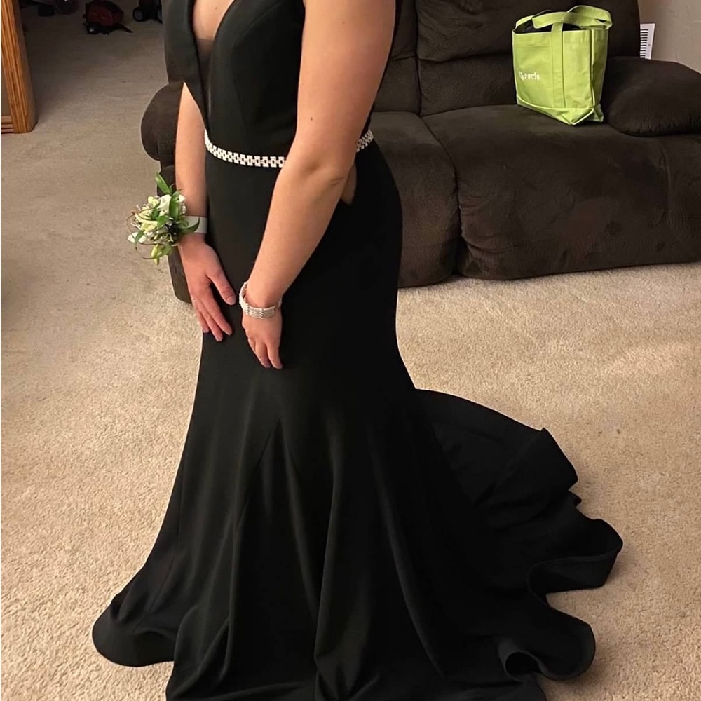 Gorgeous Black Formal Prom Dress/Ballgown